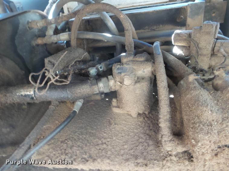 image for item L1712 1975 Gleaner L combine