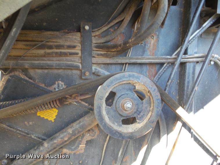 image for item L1712 1975 Gleaner L combine