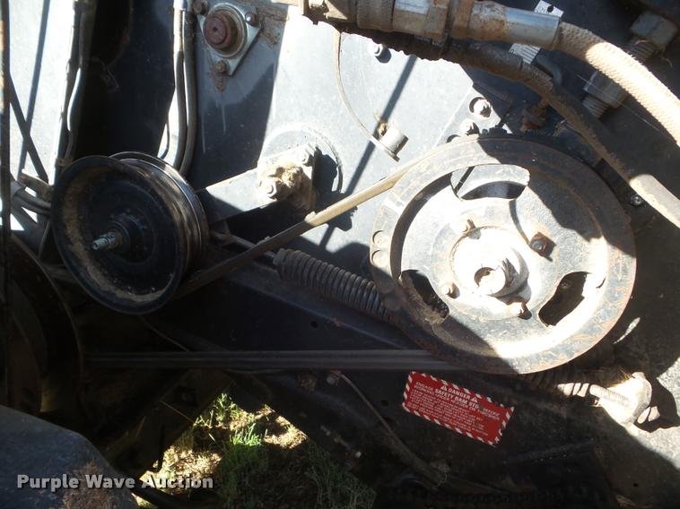 image for item L1712 1975 Gleaner L combine