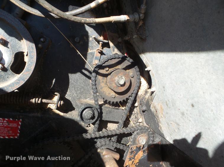 image for item L1712 1975 Gleaner L combine