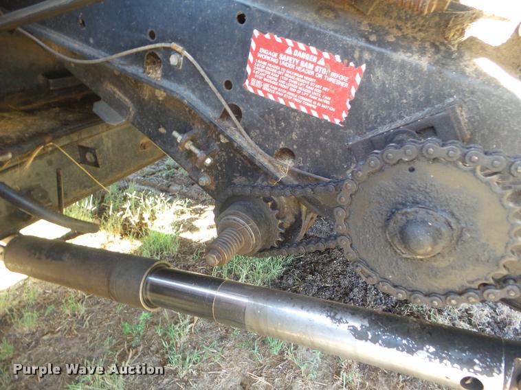 image for item L1712 1975 Gleaner L combine