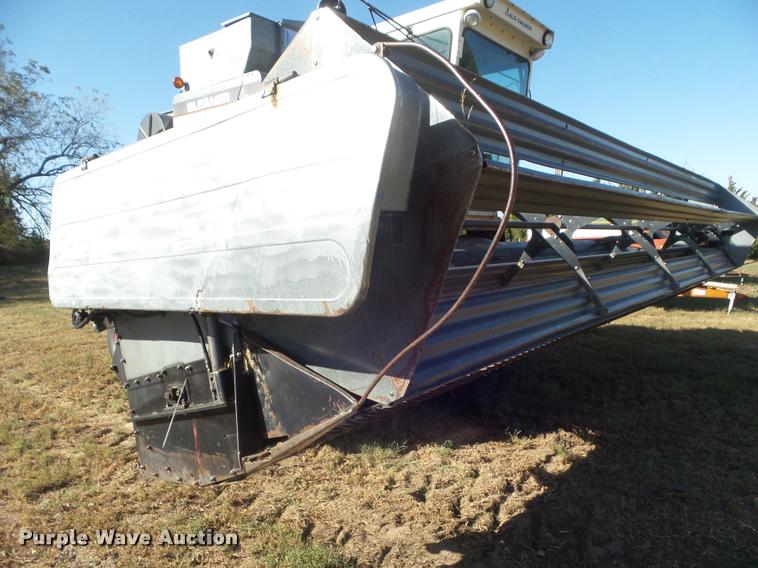 image for item L1712 1975 Gleaner L combine