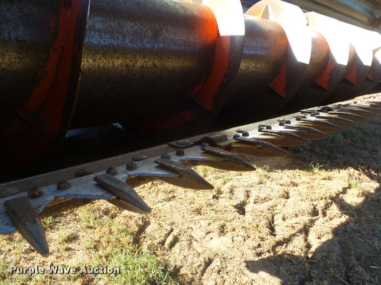 image for item L1712 1975 Gleaner L combine