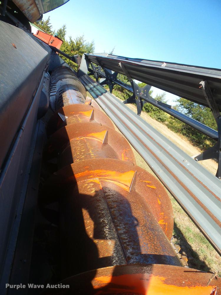 image for item L1712 1975 Gleaner L combine