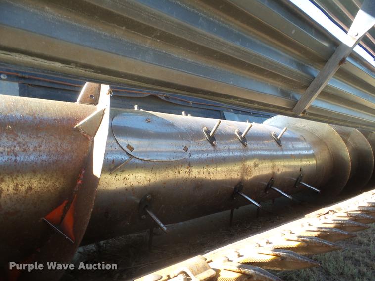 image for item L1712 1975 Gleaner L combine