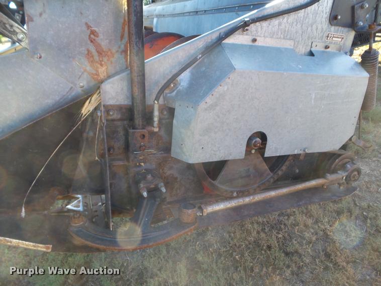 image for item L1712 1975 Gleaner L combine