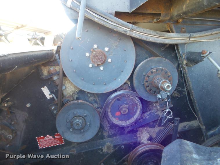 image for item L1712 1975 Gleaner L combine