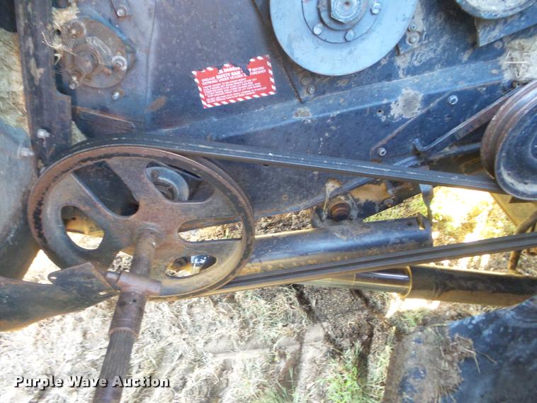 image for item L1712 1975 Gleaner L combine