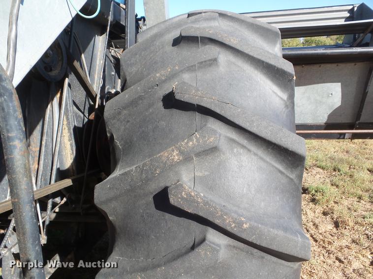 image for item L1712 1975 Gleaner L combine