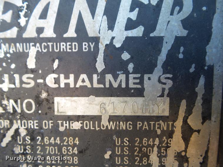 image for item L1712 1975 Gleaner L combine