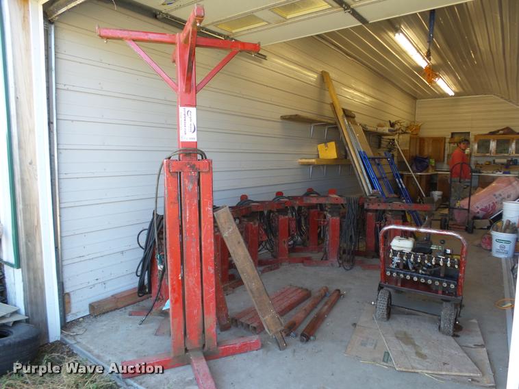 image for item L4088 Bainter grain bin jacking system