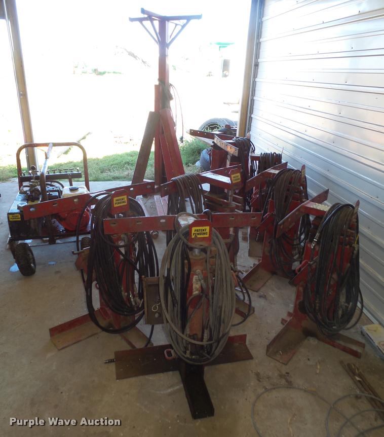 Bainter grain bin jacking system in Hartington, NE Item L4088 sold