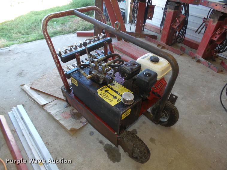 image for item L4088 Bainter grain bin jacking system