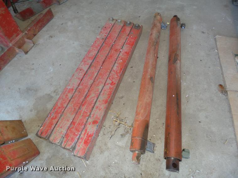 image for item L4088 Bainter grain bin jacking system