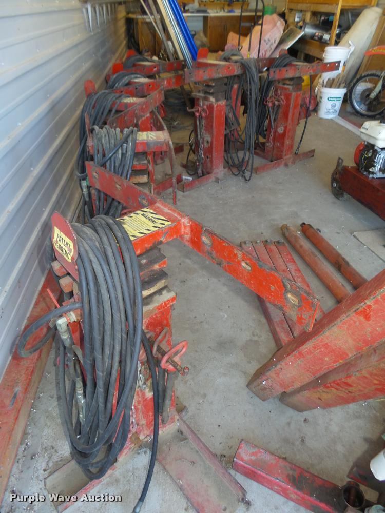 image for item L4088 Bainter grain bin jacking system