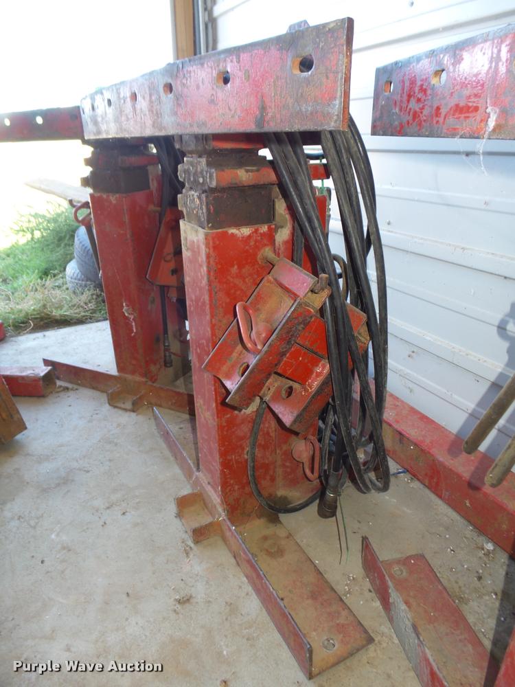 image for item L4088 Bainter grain bin jacking system