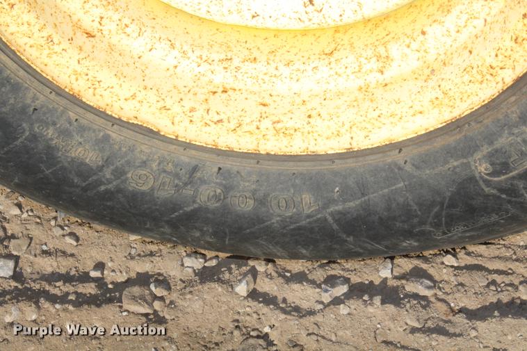 image for item L4799 2004 John Deere 6420 tractor