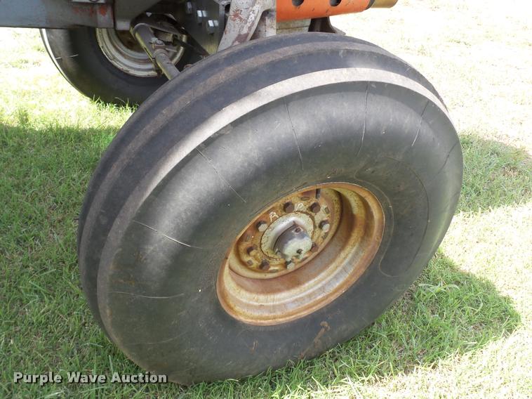 image for item L6631 1978 Massey-Ferguson 2675 tractor