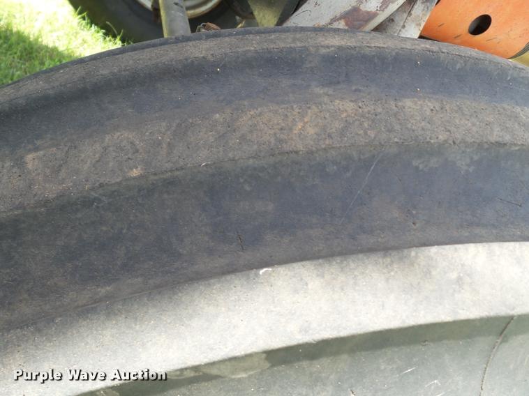 image for item L6631 1978 Massey-Ferguson 2675 tractor