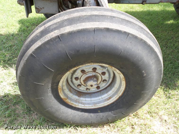 image for item L6631 1978 Massey-Ferguson 2675 tractor