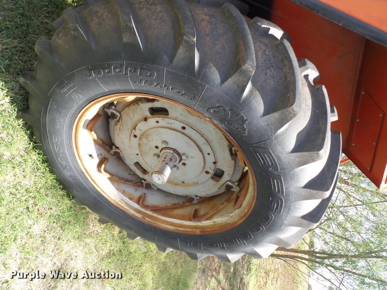 image for item L6631 1978 Massey-Ferguson 2675 tractor