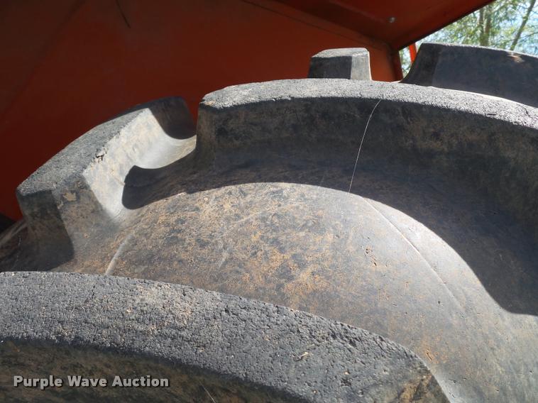 image for item L6631 1978 Massey-Ferguson 2675 tractor