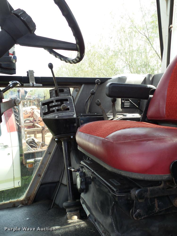 image for item L6631 1978 Massey-Ferguson 2675 tractor