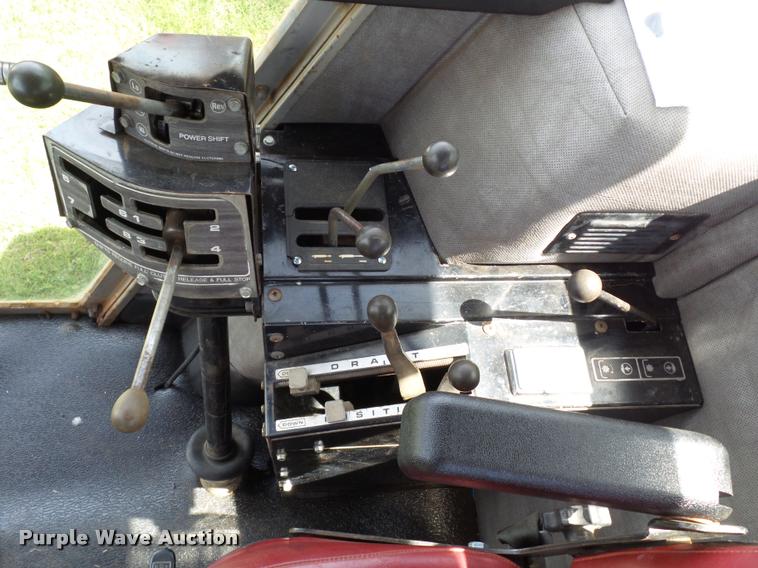 image for item L6631 1978 Massey-Ferguson 2675 tractor