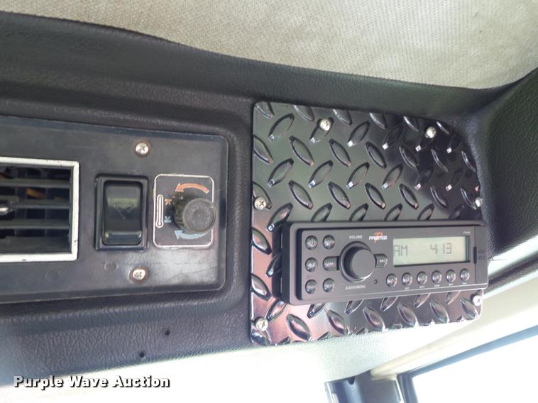 image for item L6631 1978 Massey-Ferguson 2675 tractor