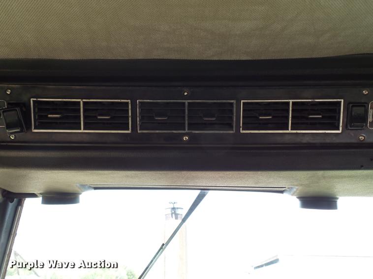 image for item L6631 1978 Massey-Ferguson 2675 tractor