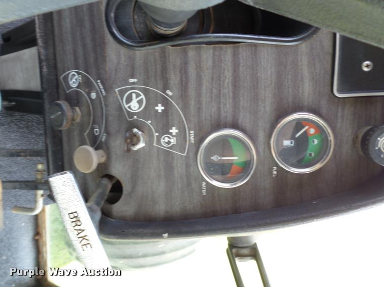 image for item L6631 1978 Massey-Ferguson 2675 tractor