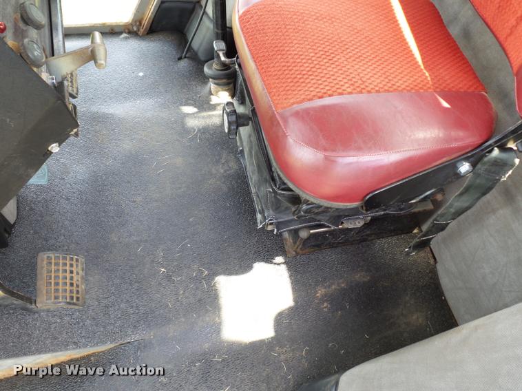 image for item L6631 1978 Massey-Ferguson 2675 tractor