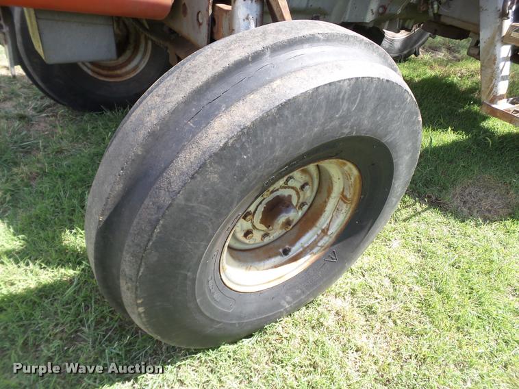 image for item L6633 1978 Massey-Ferguson 2675 tractor