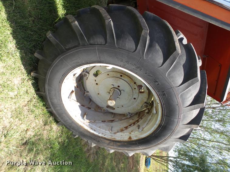 image for item L6633 1978 Massey-Ferguson 2675 tractor