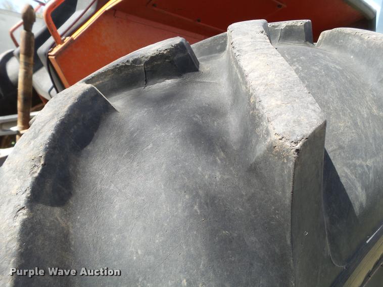 image for item L6633 1978 Massey-Ferguson 2675 tractor