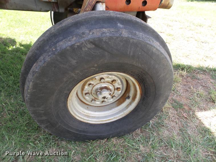 image for item L6633 1978 Massey-Ferguson 2675 tractor