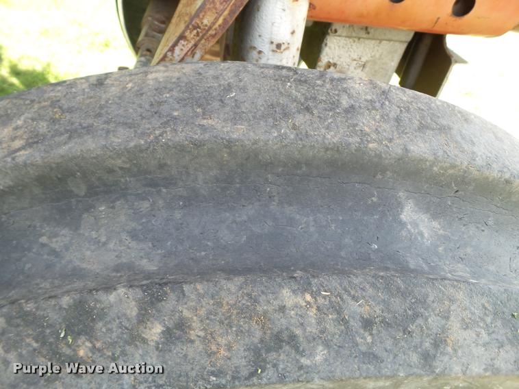 image for item L6633 1978 Massey-Ferguson 2675 tractor