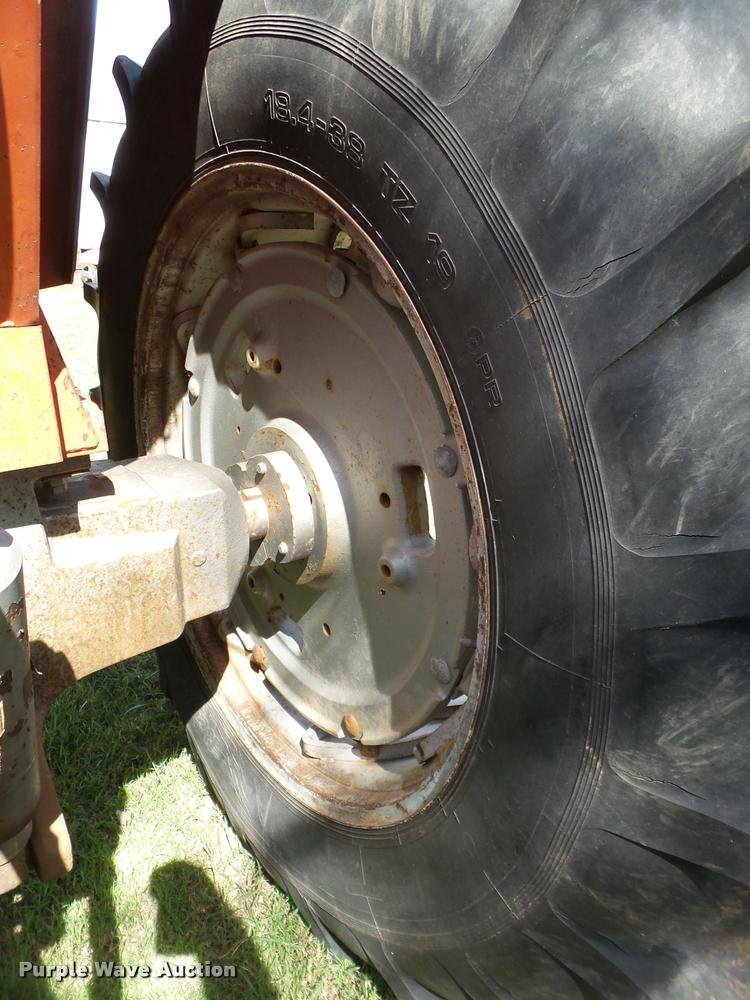 image for item L6633 1978 Massey-Ferguson 2675 tractor