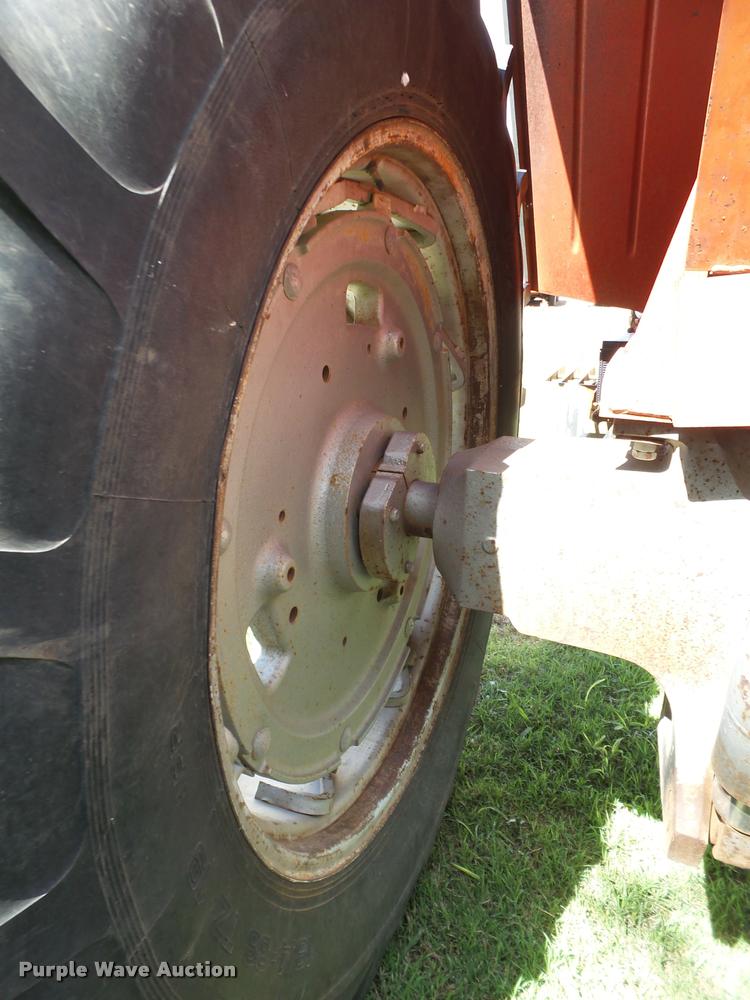 image for item L6633 1978 Massey-Ferguson 2675 tractor