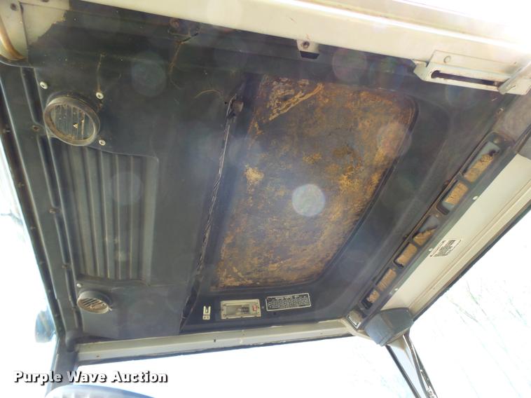 image for item L6633 1978 Massey-Ferguson 2675 tractor