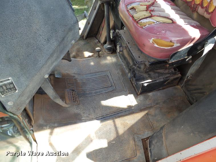 image for item L6633 1978 Massey-Ferguson 2675 tractor