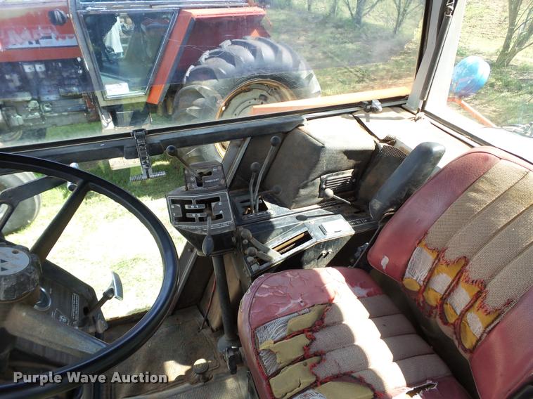 image for item L6633 1978 Massey-Ferguson 2675 tractor