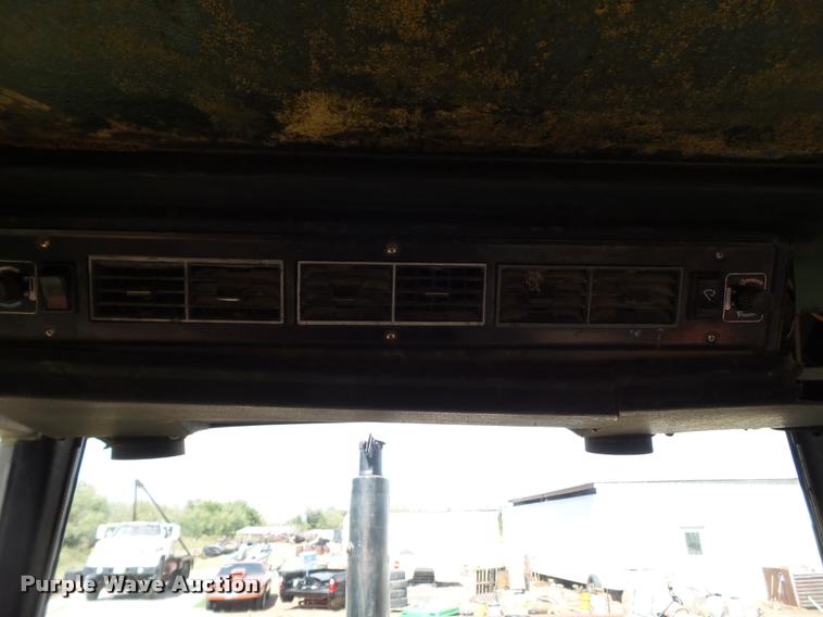 image for item L6633 1978 Massey-Ferguson 2675 tractor