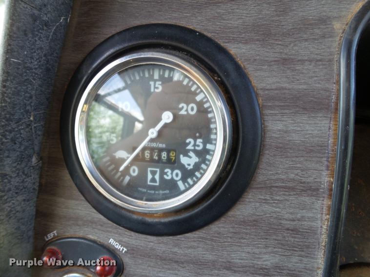 image for item L6633 1978 Massey-Ferguson 2675 tractor