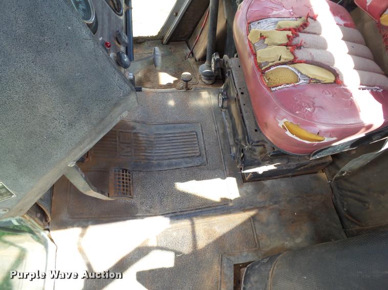 image for item L6633 1978 Massey-Ferguson 2675 tractor