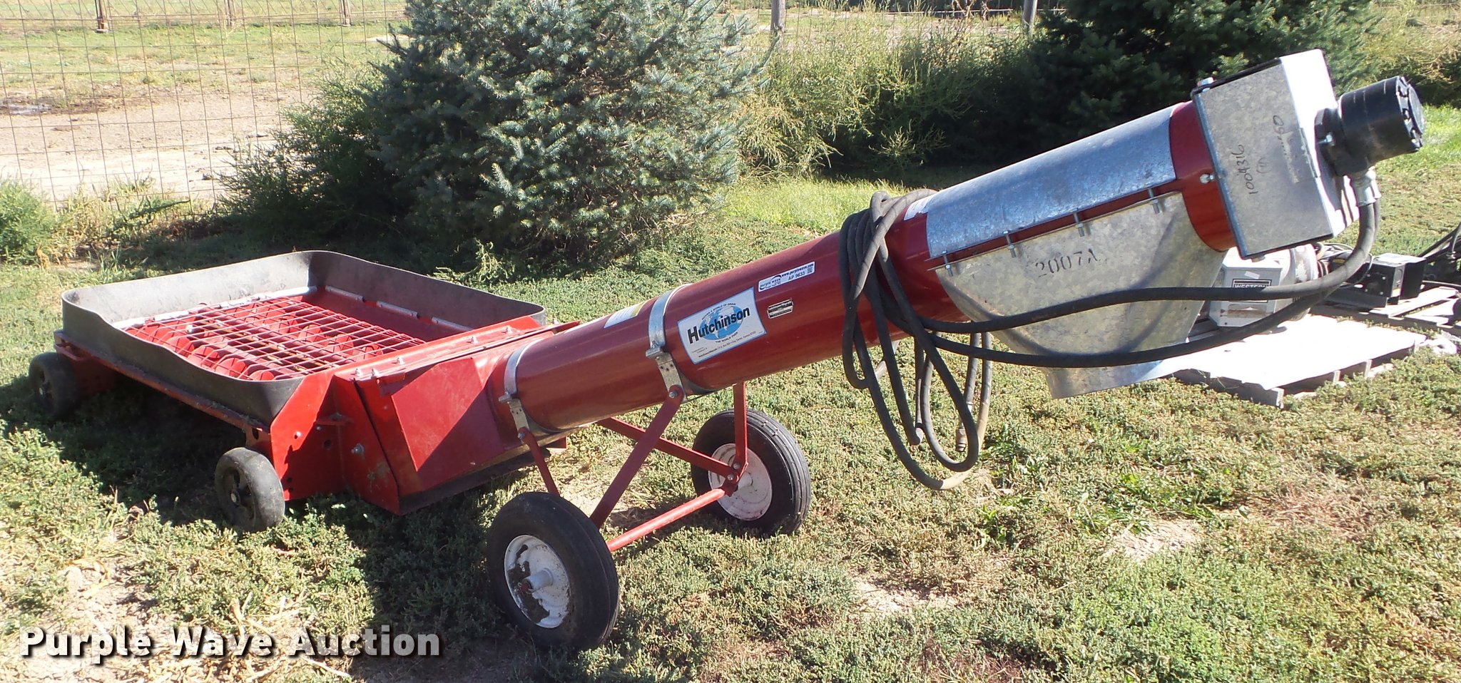 Hutchinson grain auger hopper in Selden, KS Item AP9633 sold Purple