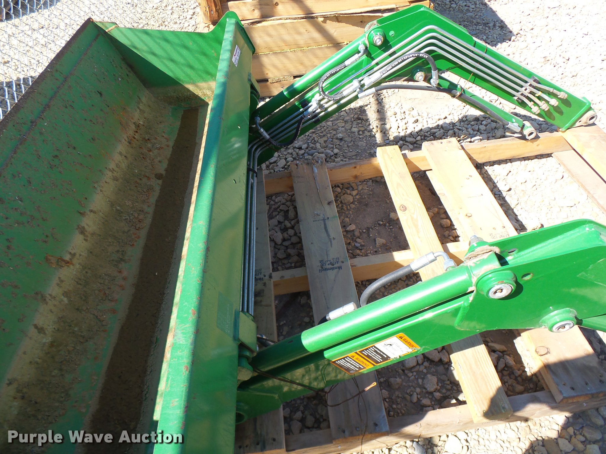 John Deere 305 loader in Abilene, KS Item BU9776 sold Purple Wave