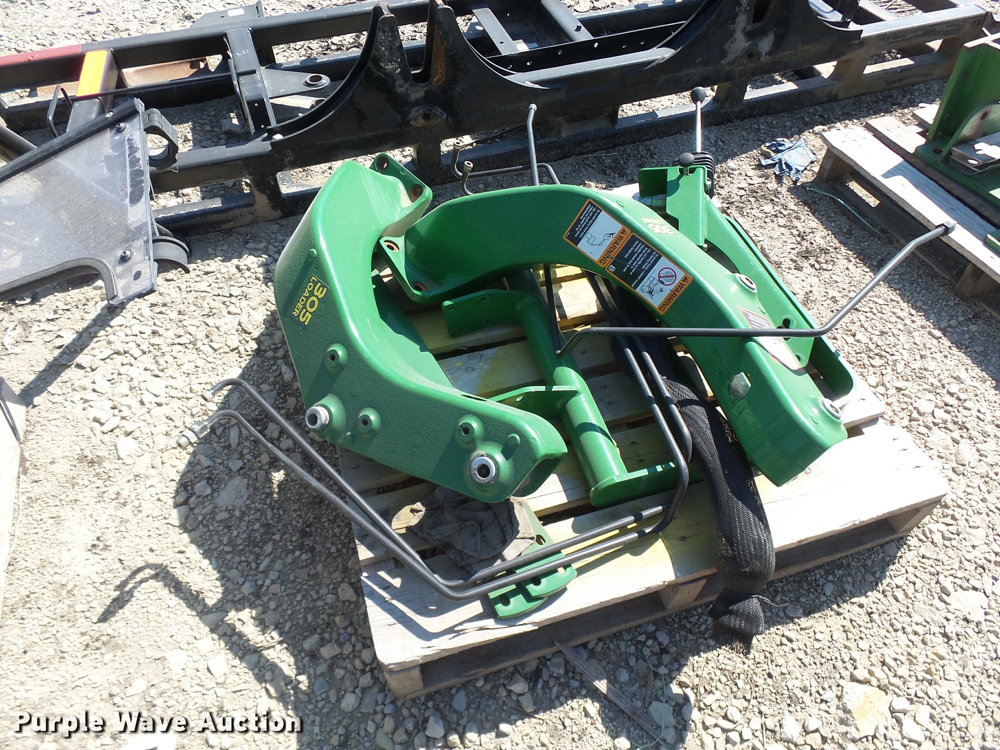 John Deere 305 loader in Abilene, KS Item BU9776 sold Purple Wave