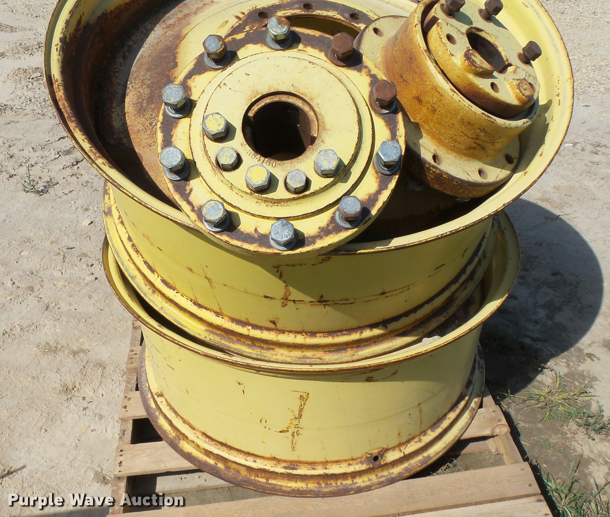 John Deere dual wheels in Abilene, KS Item BU9777 sold Purple Wave