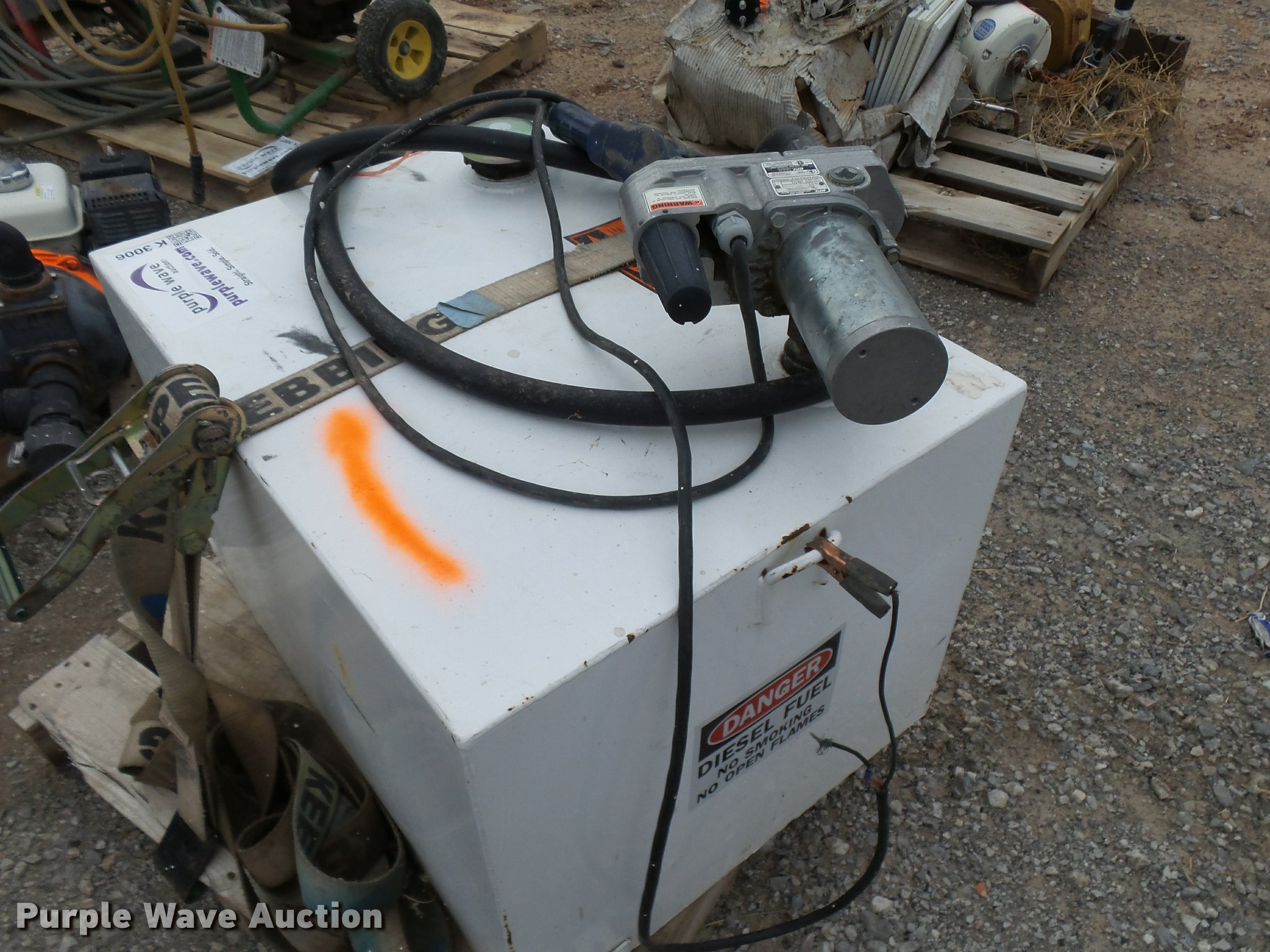 Tradesman steel fuel tank in Billings, OK Item K3006 sold Purple Wave